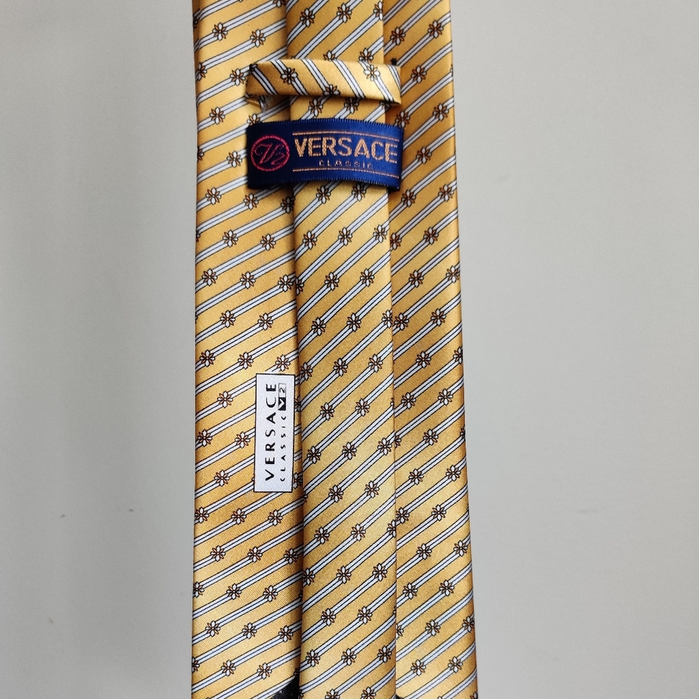 Vintage Versace Silk Tie - Picture 2 of 11